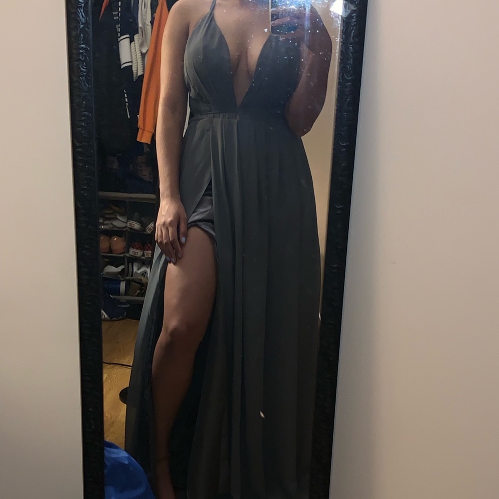 Dress was too big and showed more than I liked - Picture 2 of 2